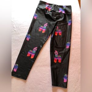 Goldsheep Piñata party print capri, high waisted leggings, L, great condition!